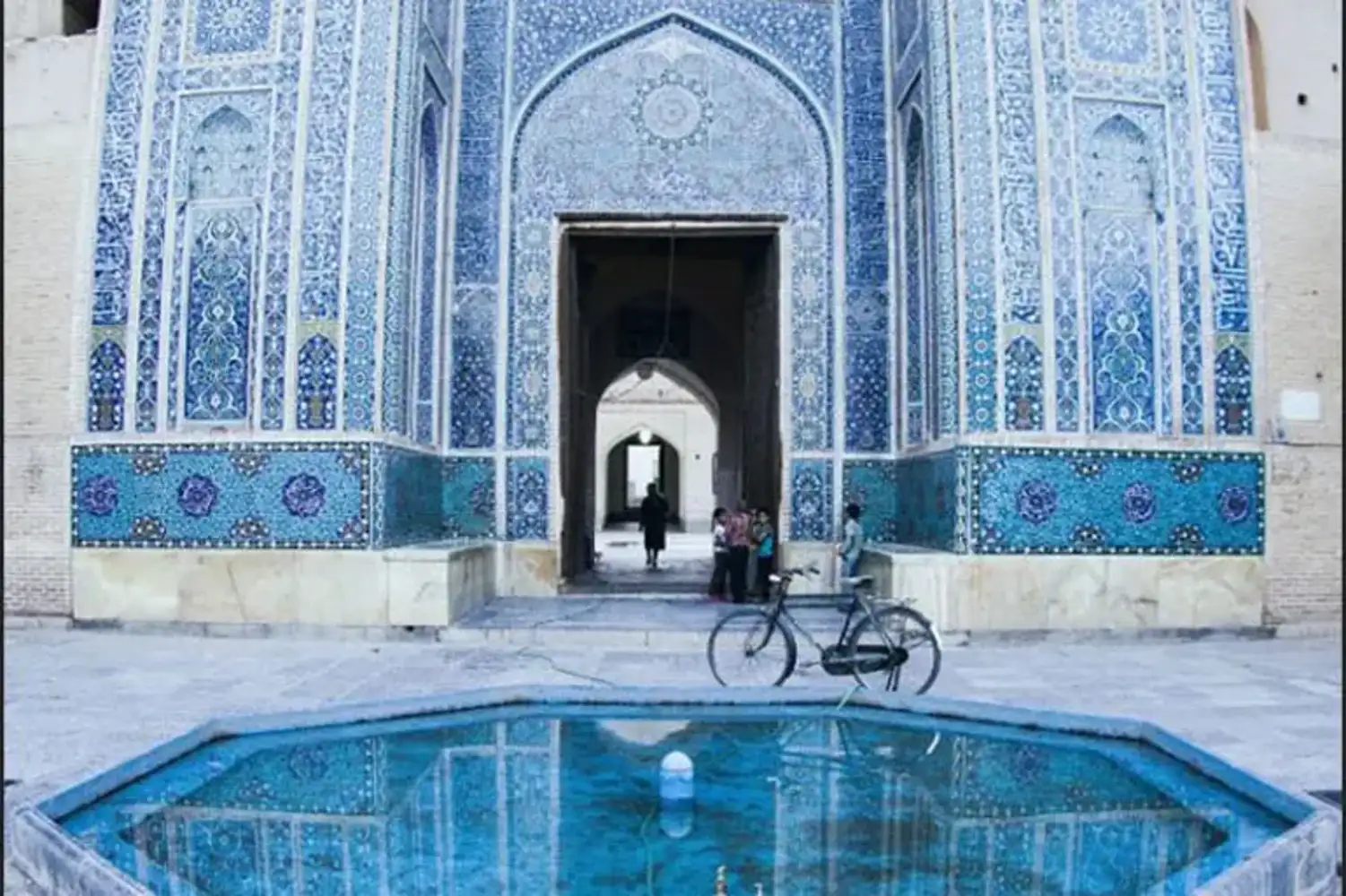 بررسی مسجد جامع یزد و کاشی کاری های بی نظیر آن